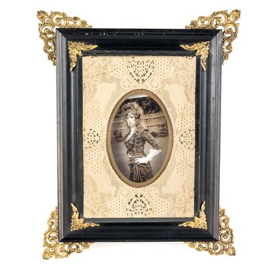 Victorian-Style Portrait Frame