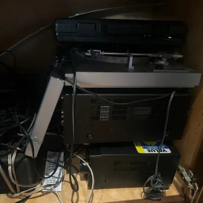 Stereo equipment including turntable