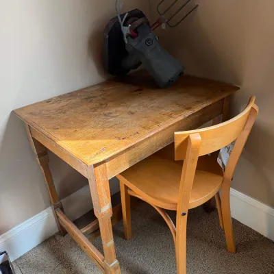 Kids wood desk & chair