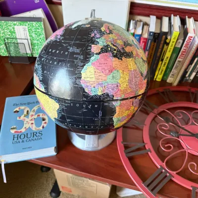 Globe & books
