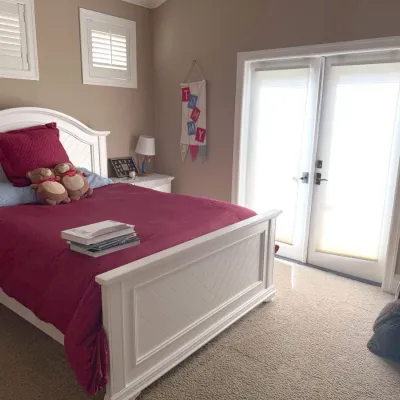 Queen size bedframe