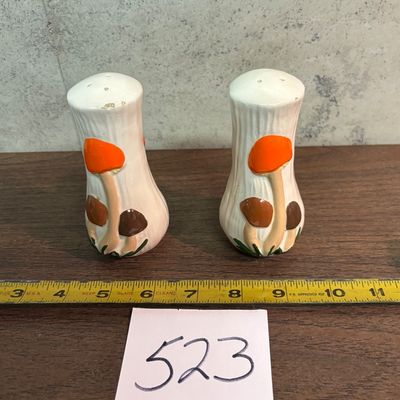 Vintage 1973 Arnel's Mushroom Ceramic Salt & Pepper Shakers