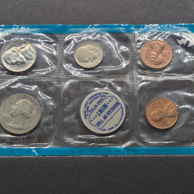 1969-P Only U.S. Uncirculated Mint Set, No Envelope - Includes "S" Mint Mark Cent
