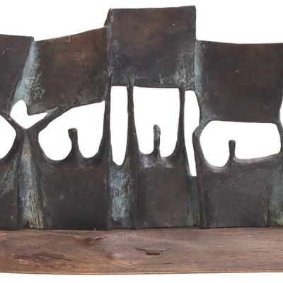 A BRUTALIST BRONZE SCULPTURE DEPICTING FIGURES IN PROTEST, CAST BRONZE ON FREE EDGE WOOD BASE,