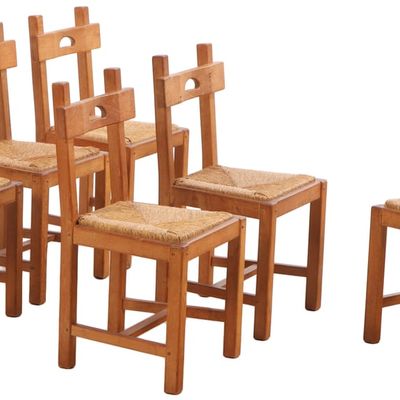 SIX FRENCH SOLID OAK AND RUSH BRUTALISTS STYLE DINING CHAIRS WITH PEGGED CONSTRUCTION C 1950.