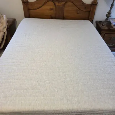 Like New P6 Sleep Number Queen Mattress With Air Pump