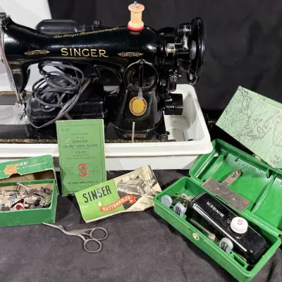Vintage Singer 15-91 electric sewing machine