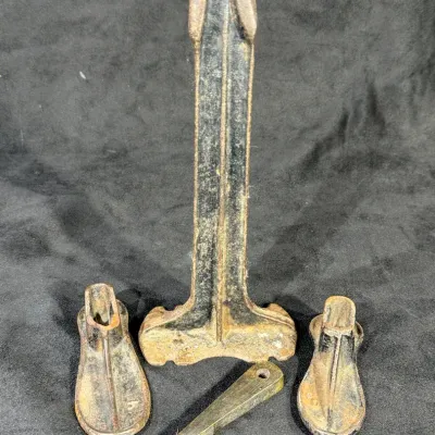 Cast iron cobbler’s shoe repair stand
