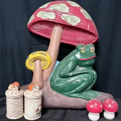 Vintage Frog & Mushroom Kitchen Decor With Salt & Pepper Shakers