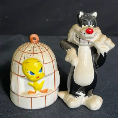 1997 Warner Bros. Sylvester & Tweety Salt & Pepper Shakers