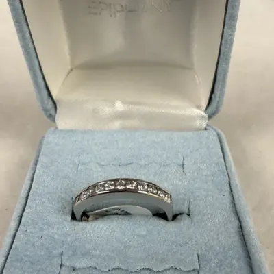 925 Sterling Silver Clear CZ Band Ring Sz 8