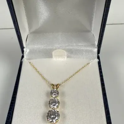 14k yellow gold three-stone pendant necklace