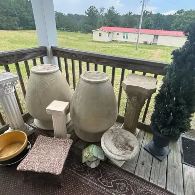 Outdoor Planters, Pedestals & Topiary