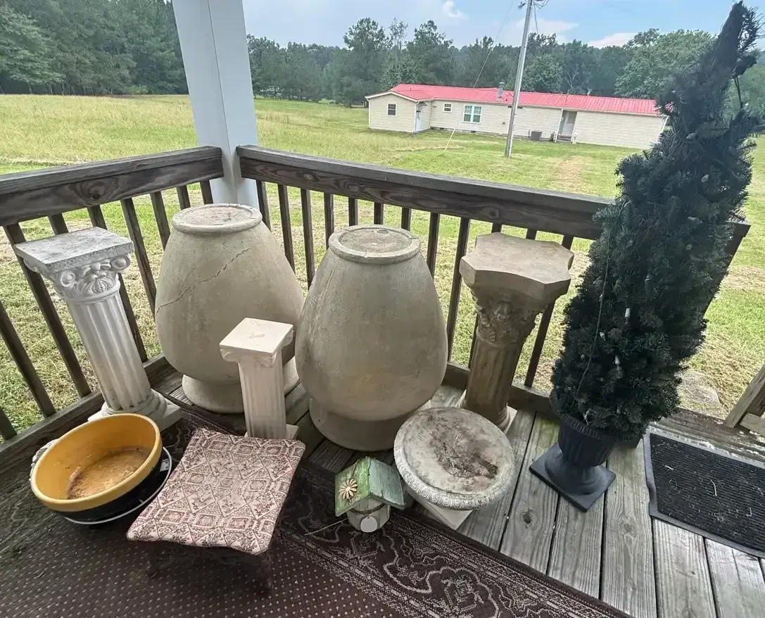 Outdoor Planters, Pedestals & Topiary