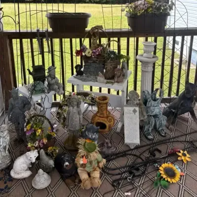 Garden Statues, Planters & Outdoor Décor
