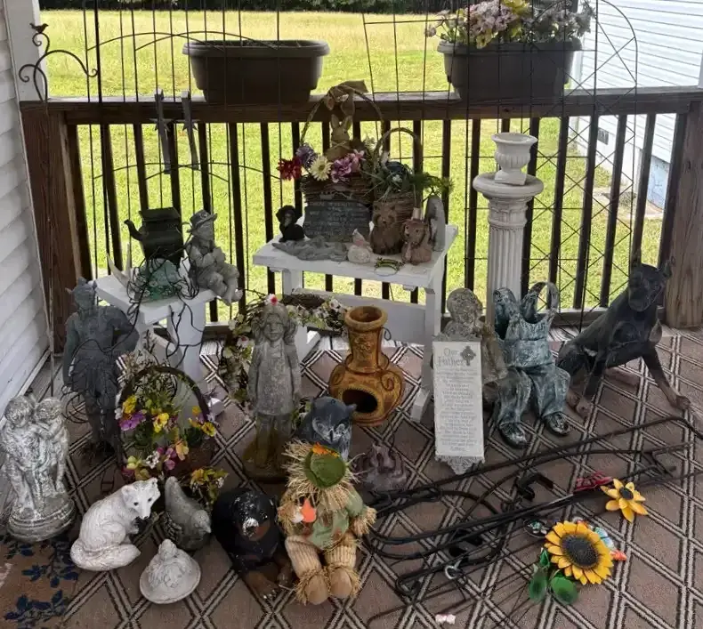 Garden Statues, Planters & Outdoor Décor