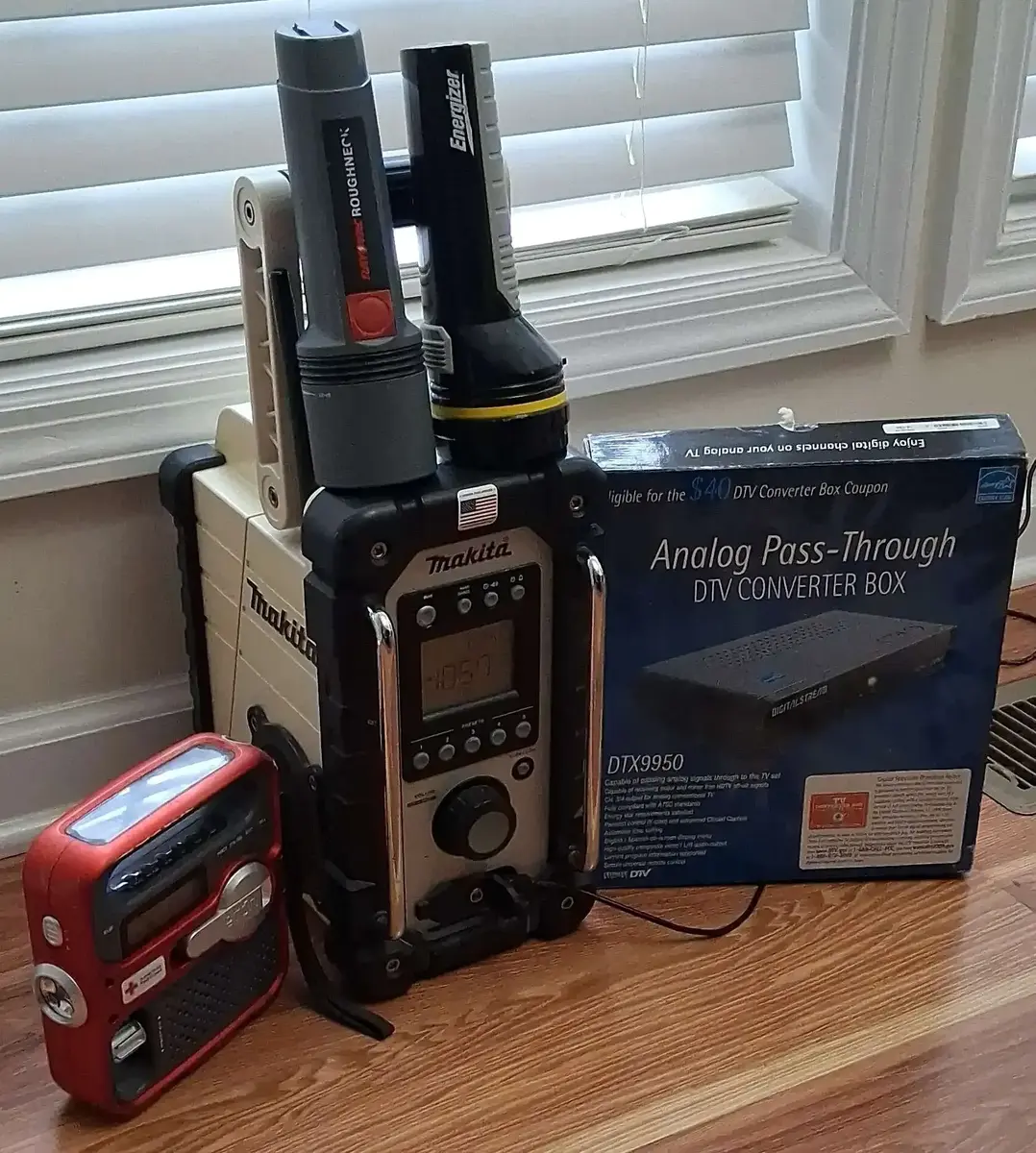 Makita Jobsite Radio, Flashlights & Electronics
