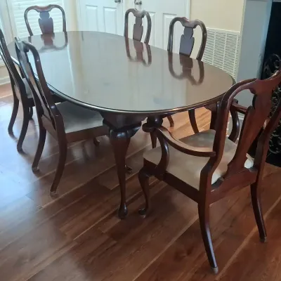 Wood Dining Table With Six Chairs & Two Leaves