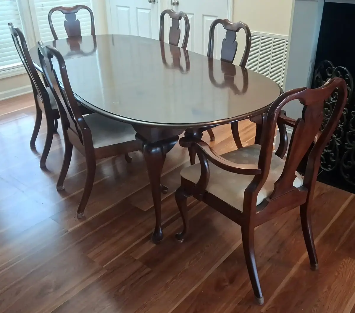 Wood Dining Table With Six Chairs & Two Leaves