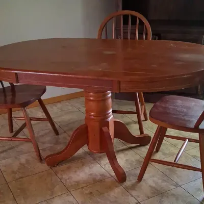 Oval Pedestal Dining Table With Three Chairs