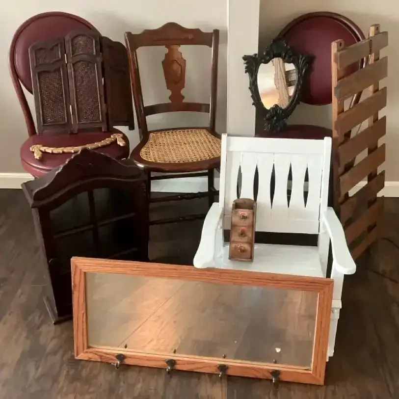 Wooden Chairs, Mirrors & Decorative Accents