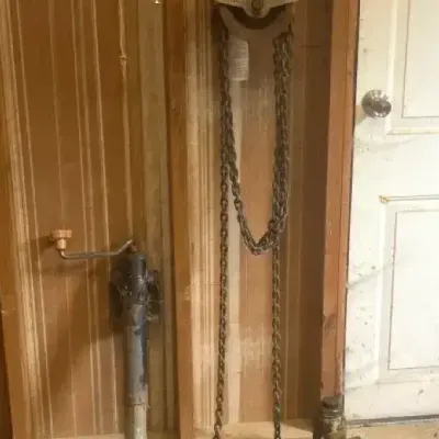 1 Ton Differential Chain Hoist And Two Jacks 