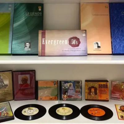 Lot Of CDs , DVDs And Vinyl Records 