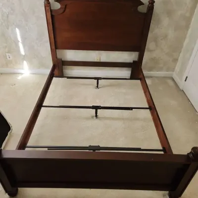 Queen Size Bedframe 