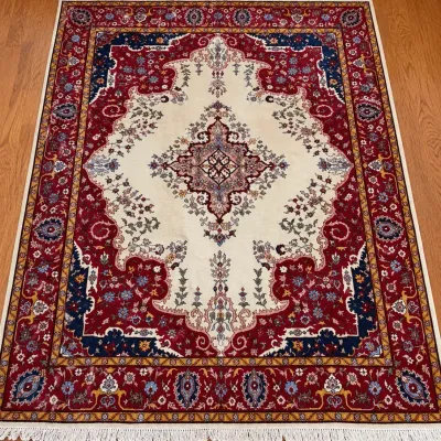Traditional Persian-Style Area Rug with Floral Medallion & Fringe
