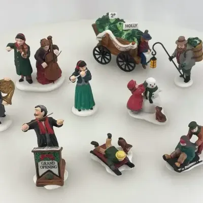 Dept 56 Heritage Village Chelsea Market Mistletoe Monger & Cart Chamber Orchestra Snow Children