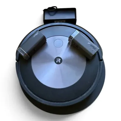 iRobot J7 w/ 2 Virtual Wall Barriers