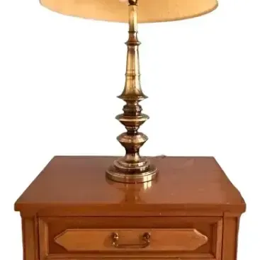 Unagusta Nightstand & Brass Lamp