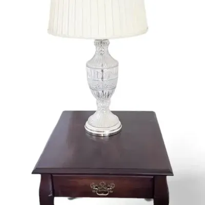 Traditional Cabriole Leg End Table w/ Crystal Glass Lamp