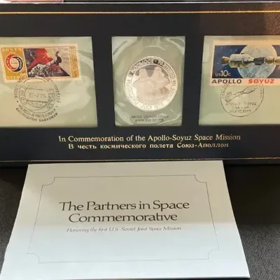 1975 Apollo-Soyuz Partners in Space Commemorative Set – Sterling Silver Proof Medal & U.S./Soviet St