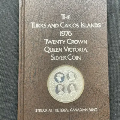 1976 Turks & Caicos Islands Queen Victoria 20 Crowns Sterling Silver Proof Coin w/ Book