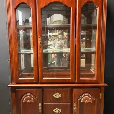 Traditional Bernhardt Hibriten Two-Piece Wooden China Cabinet and Hutch