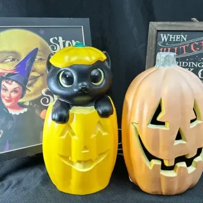 Halloween Blow Molds & Stand Up Signs