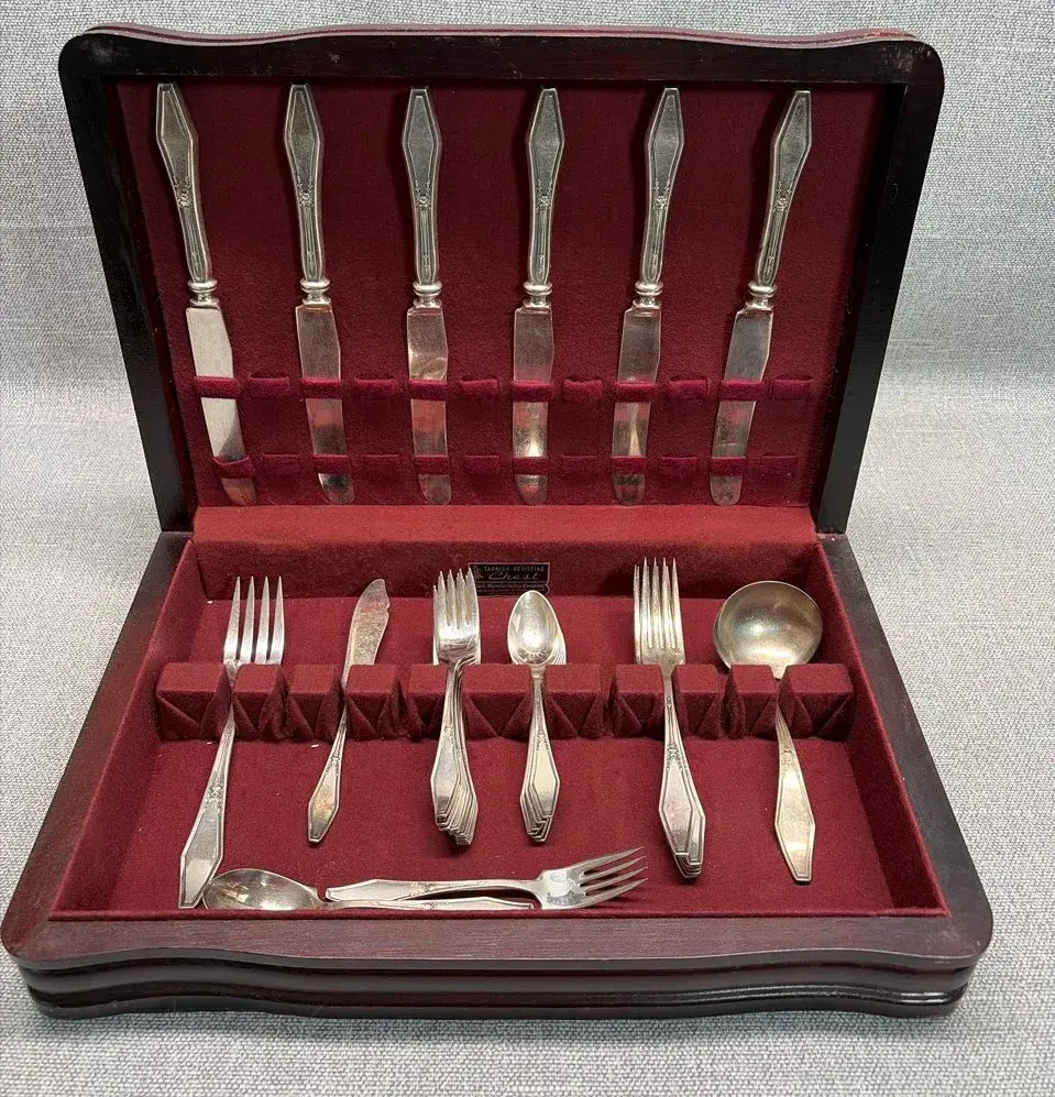 Holmes And Edwards Silver Plate Flatware. Service For 6 With Serving Pieces
