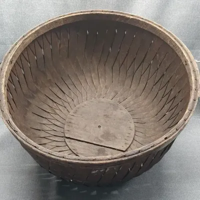 Large Antique Wood Splint Bushel Basket with Metal Bands – Farmhouse Décor