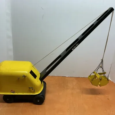 Vintage 1947 Tonak No. 150 Clam Shell Crane