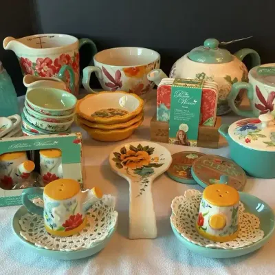 The Pioneer Woman Collection