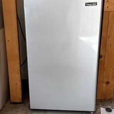 Magic Chef HMR440SE  4.4 cubic foot mini fridge