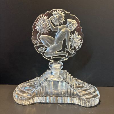 LOT 97: Czechoslovakian Art Deco Perfume Bottle w/"Chrysanthemum Nude" Stopper