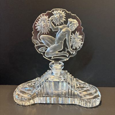 LOT 97: Czechoslovakian Art Deco Perfume Bottle w/"Chrysanthemum Nude" Stopper
