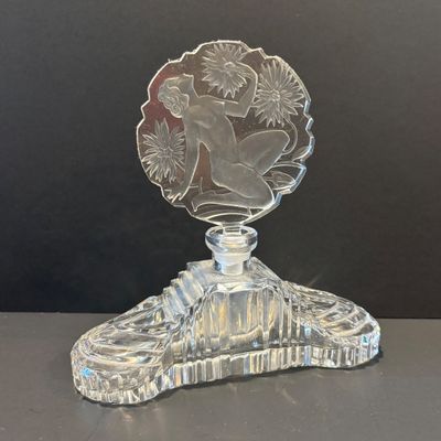 LOT 97: Czechoslovakian Art Deco Perfume Bottle w/"Chrysanthemum Nude" Stopper
