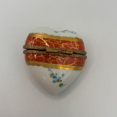 LOT 86: Vintage Limoges Trinket Boxes: Floral Heart & Vanity