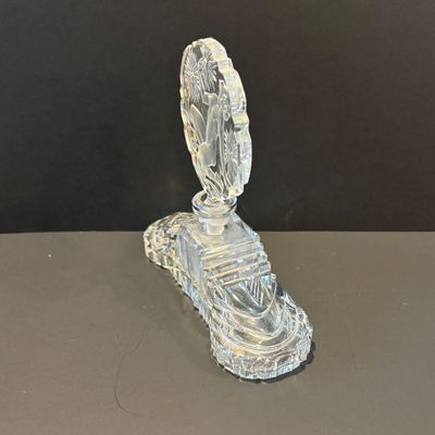 LOT 97: Czechoslovakian Art Deco Perfume Bottle w/"Chrysanthemum Nude" Stopper