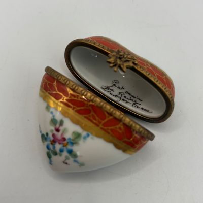 LOT 86: Vintage Limoges Trinket Boxes: Floral Heart & Vanity