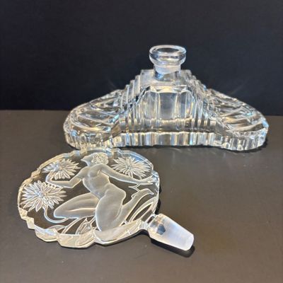 LOT 97: Czechoslovakian Art Deco Perfume Bottle w/"Chrysanthemum Nude" Stopper