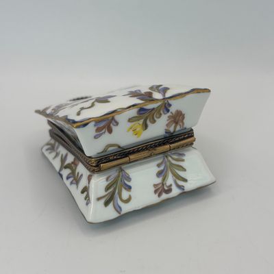 LOT 84: Vintage Limoges Handbag Trinket Box
